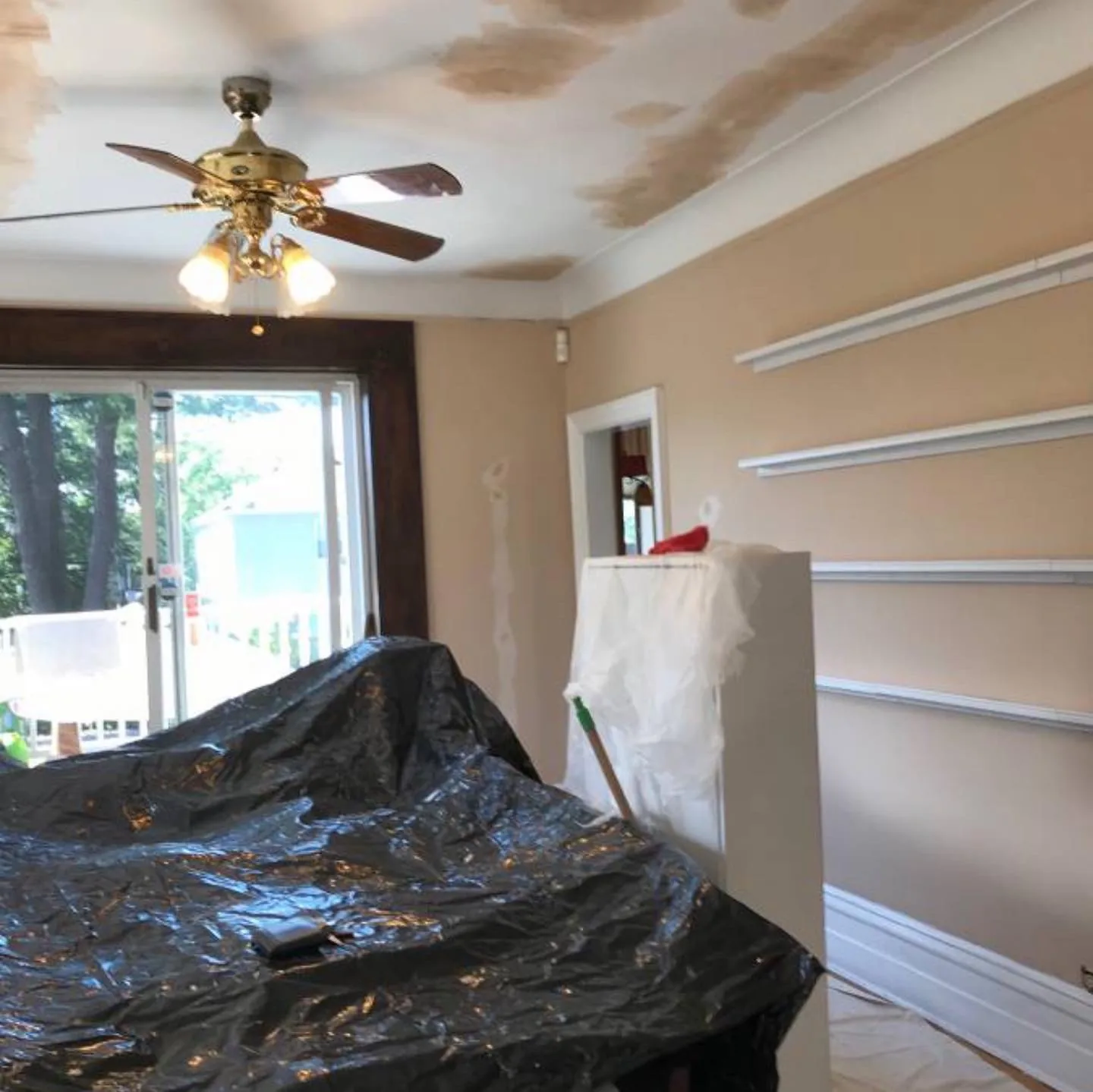 Before - Living Room Wall & Ceiling Repair